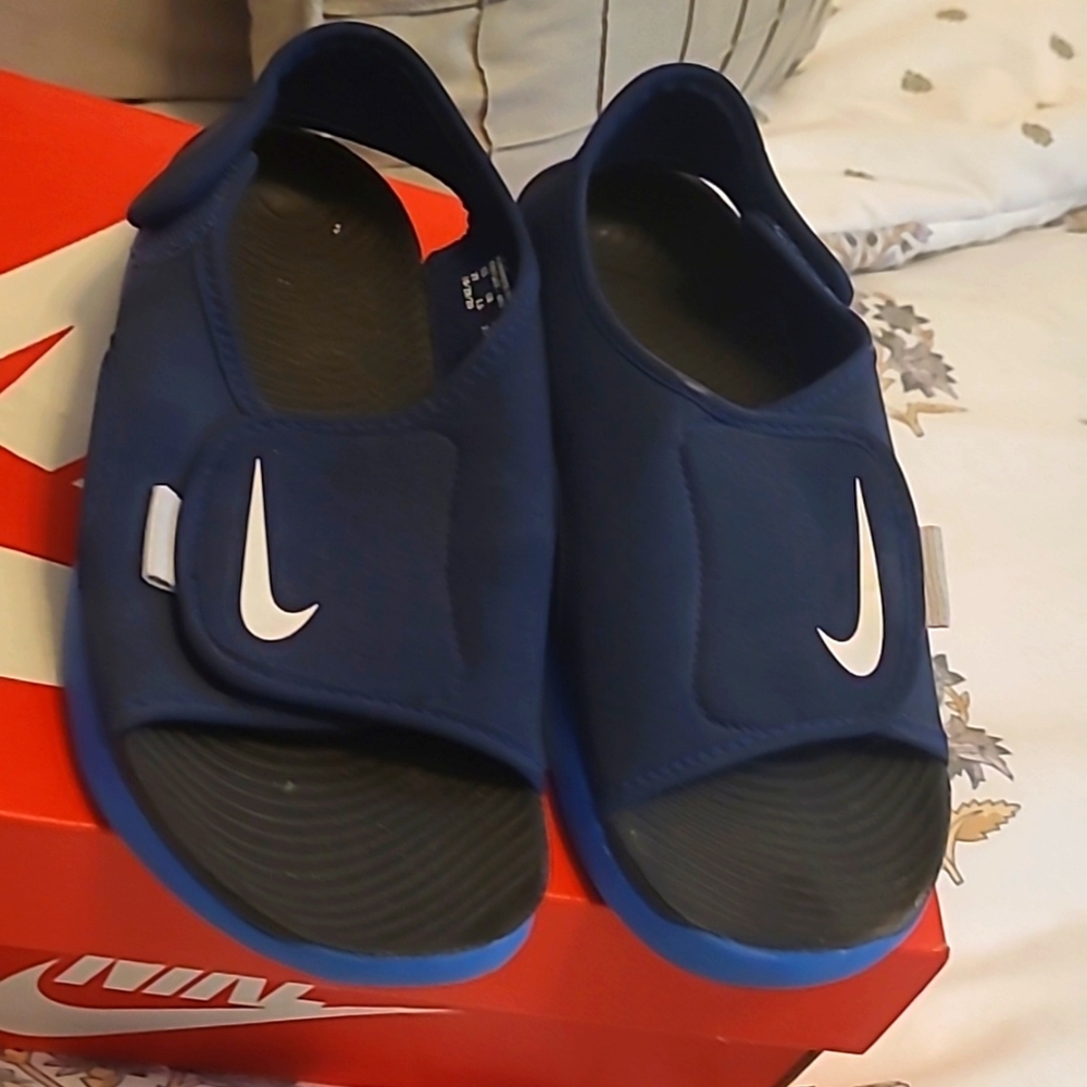 Nike Sunray  Adjust 5 Kids Navy Blue Sandal Size 2y.